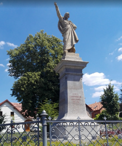 socha K. H. Borovského na náměstí